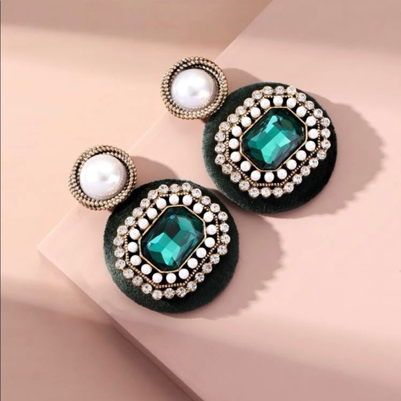 EARRINGS NWOT - Picture 2 of 7